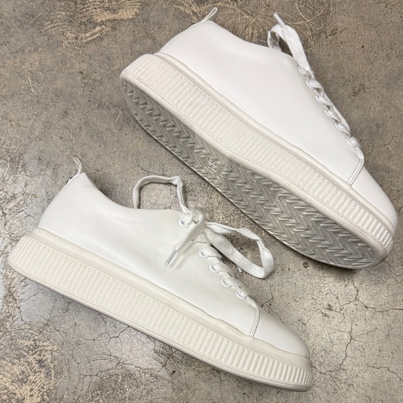 BP Classic White Lace-Up Sneakers - Picture 11 of 11